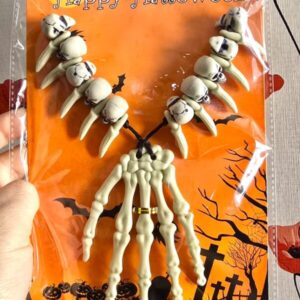 Collar Mano De Esqueleto Mini Calaveras y Colmillos Halloween