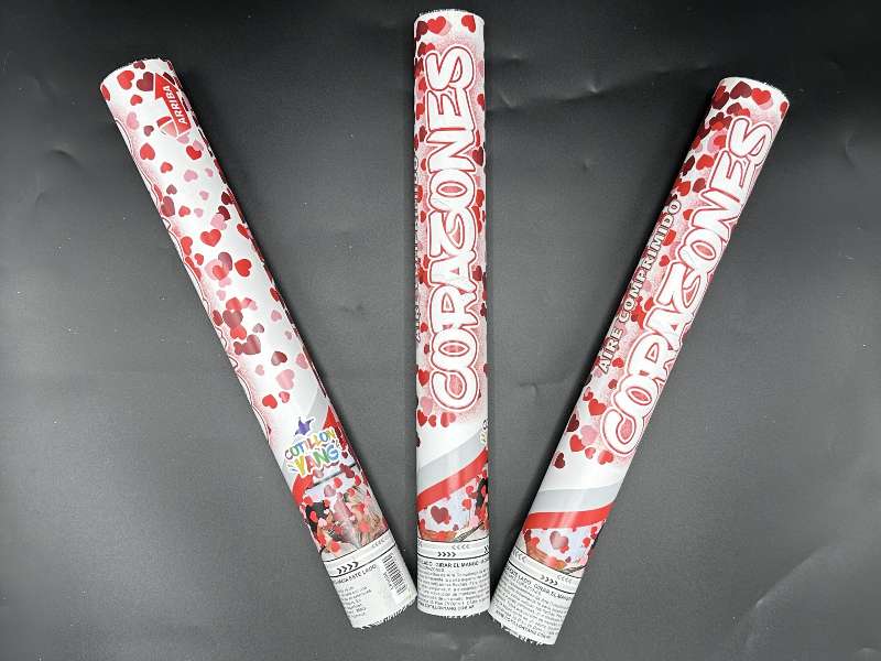 Lanza papel de corazones