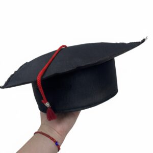 Birrete negro de tela